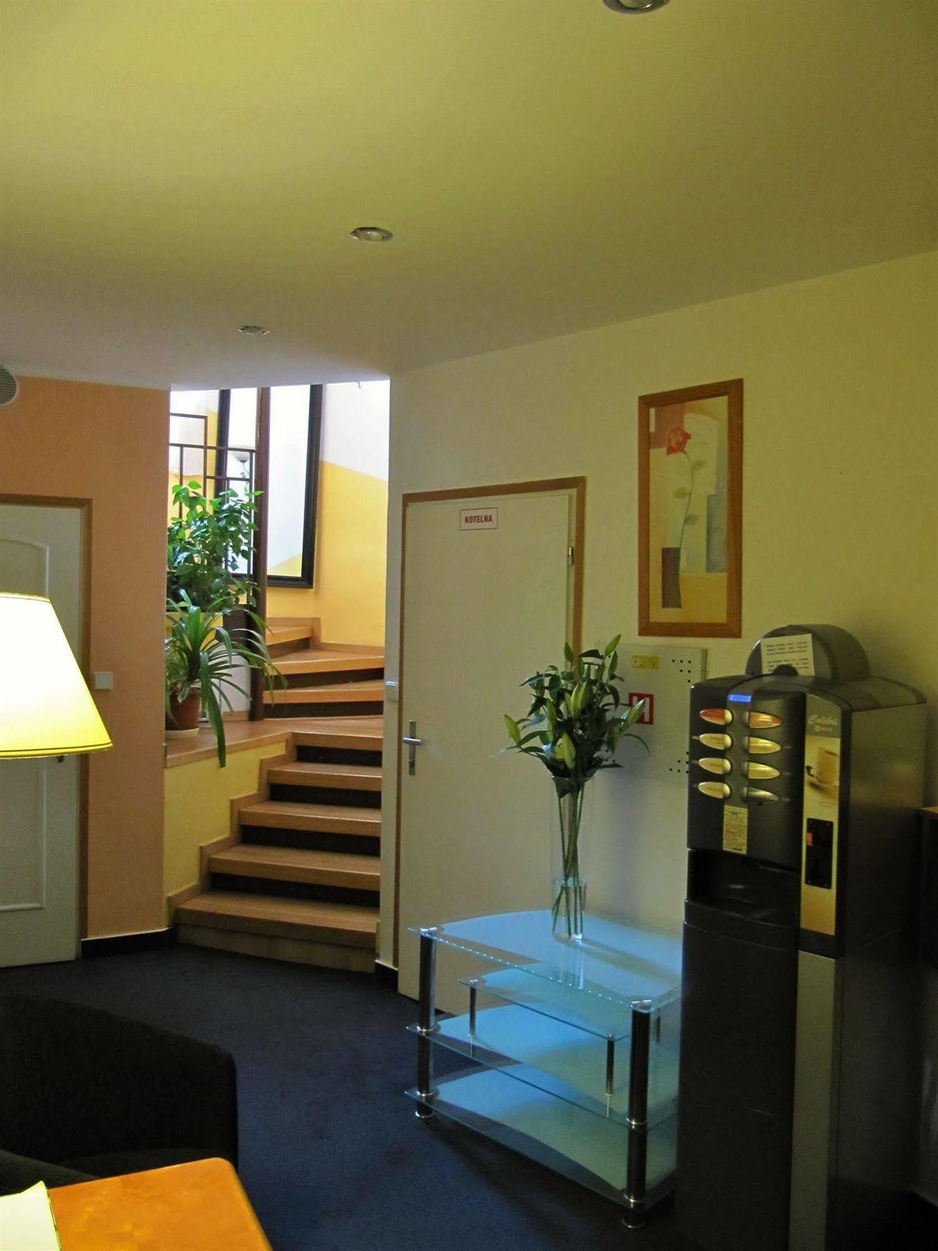 Amadeus Hotel Прага Екстериор снимка