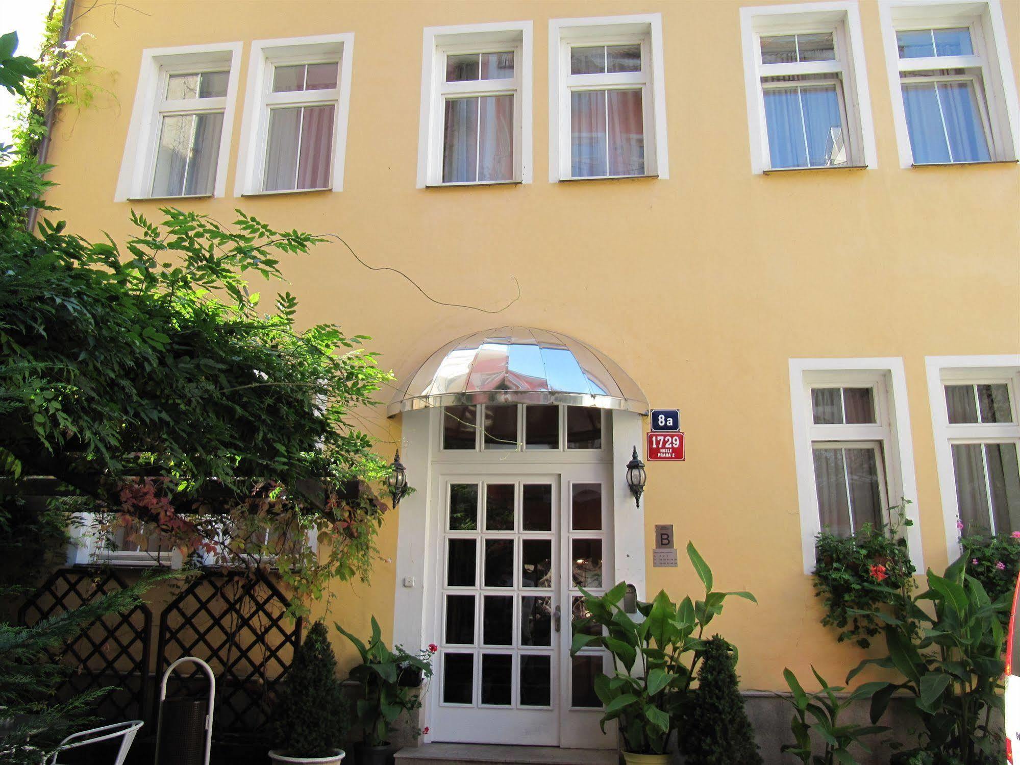Amadeus Hotel Прага Екстериор снимка